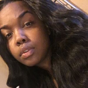 Meet your Posher, Dominique